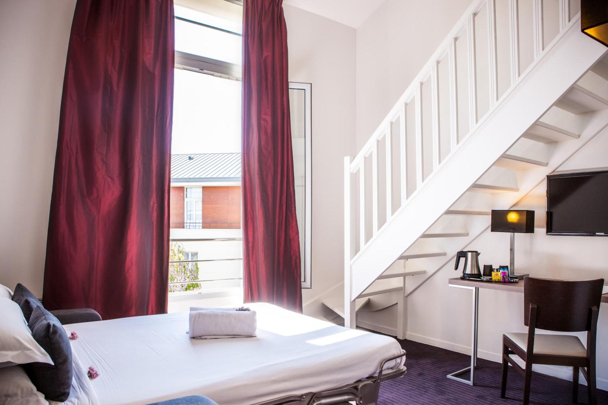 Chambre Duplex avec Accès à la Piscine
